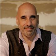 Professeur de cinéma et d'audiovisuel, spécialiste en dramaturgie
